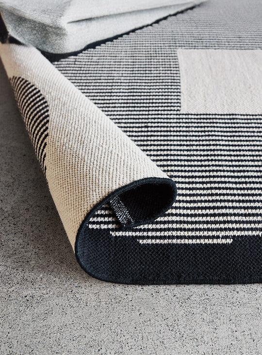 Tapis Construct Gus* Modern, bouteilles recyclées et design contemporain. versa