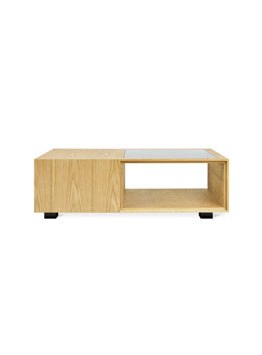 Table à café Gus* Modern Conway : design épuré, rangement pratique et choix de finition chêne.