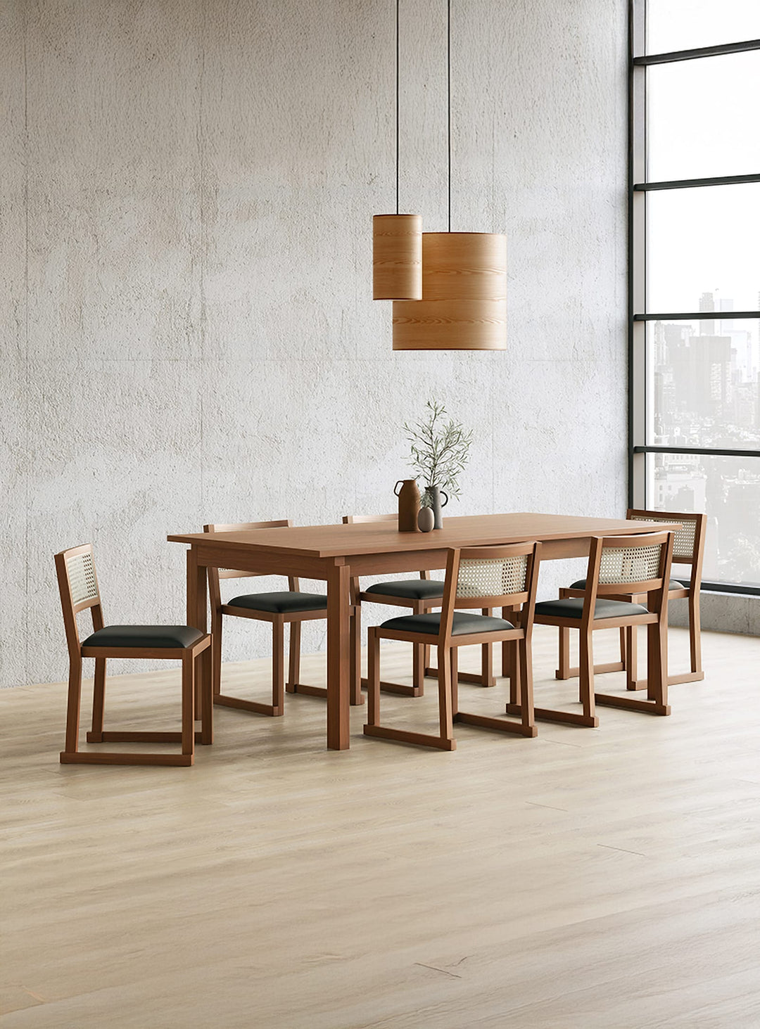 Chaise Eglinton de Gus* Modern, mélange harmonieux de bois, cannage et similicuir. noyer