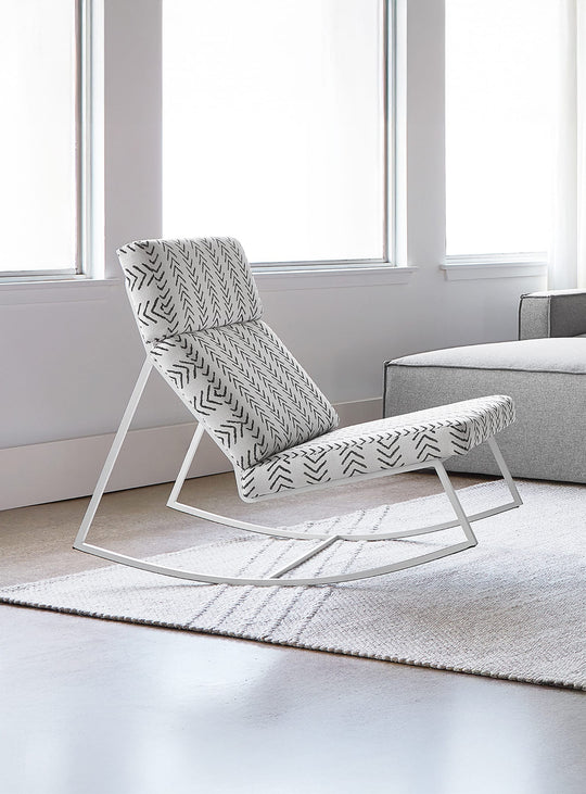 Fauteuil berçant Gus* Modern GT Rocker, charme 70’s et modernité. Lino birch