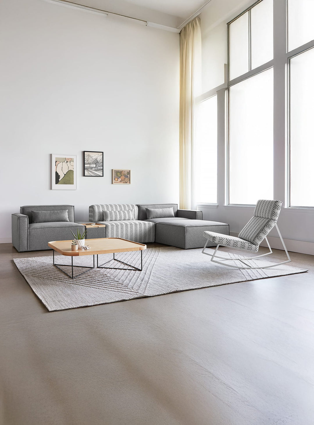 Fauteuil berçant GT Rocker de Gus* Modern, couleurs variées et look moderne. Lino birch