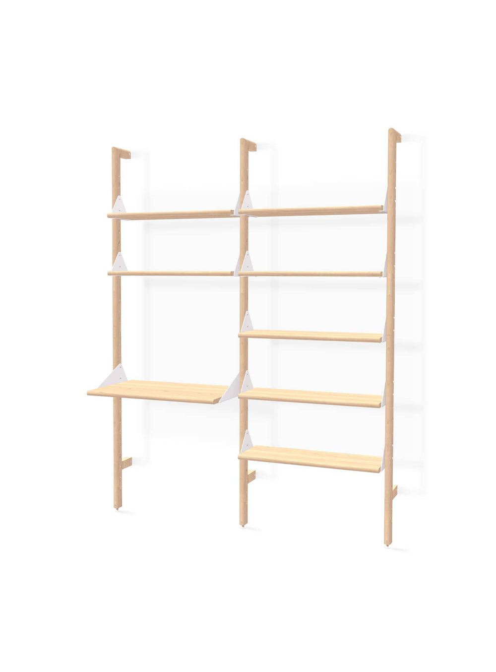 Modulable et esthétique, la bibliothèque Branch 2 de Gus* Modern est idéale pour structurer et embellir votre espace.Blanc / naturel.