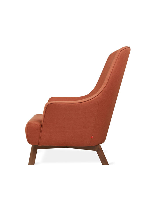 Fauteuil Hilary de Gus* Modern, parfait pour un intérieur moderne. Pixel Saffron
