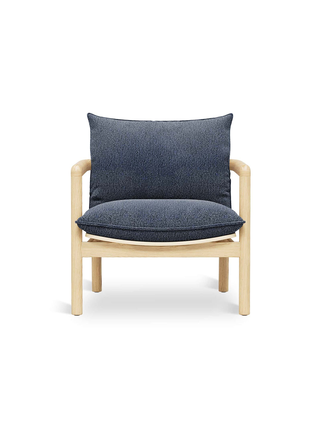 Fauteuil Gus* Modern Humber : une assise douce et accueillante avec structure sculpturale en frêne. Regency Nautica.