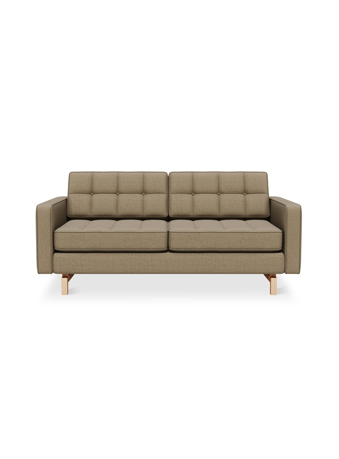 Sofa Gus* Modern Jane 2 Loft : coussins capitonnés, passepoil soigné et base en bois pour un look intemporel. merino mocha