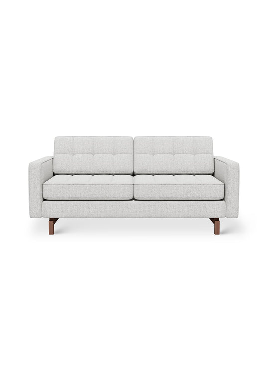 Sofa Gus* Modern Jane 2 Loft : lignes raffinées, coussins tuffetés et format de 72 pouces pour salon compact. robarts sauble
