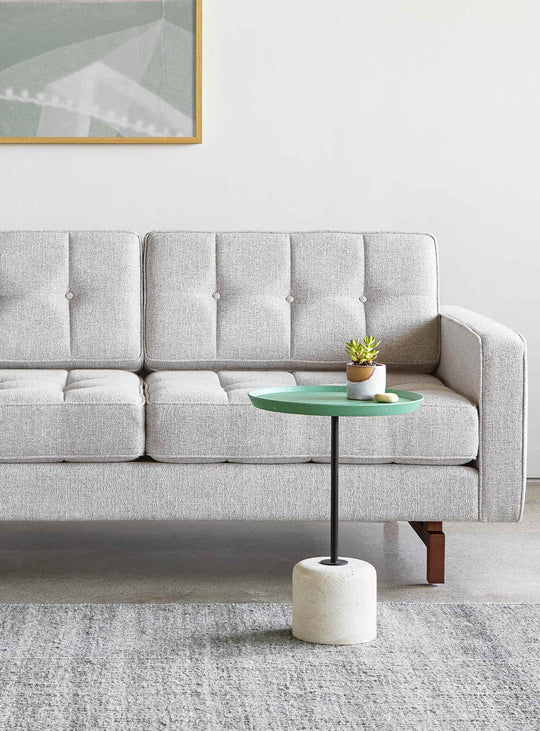 Sofa Gus* Modern Jane 2 Loft : un canapé léger visuellement, parfait pour un salon compact ou un studio. robarts sauble