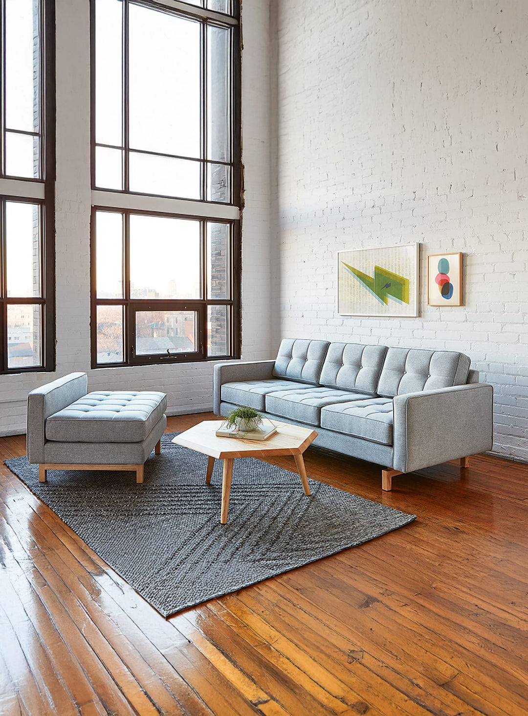 Lounge Gus* Modern Jane 2, proportions raffinées et détails soignés.