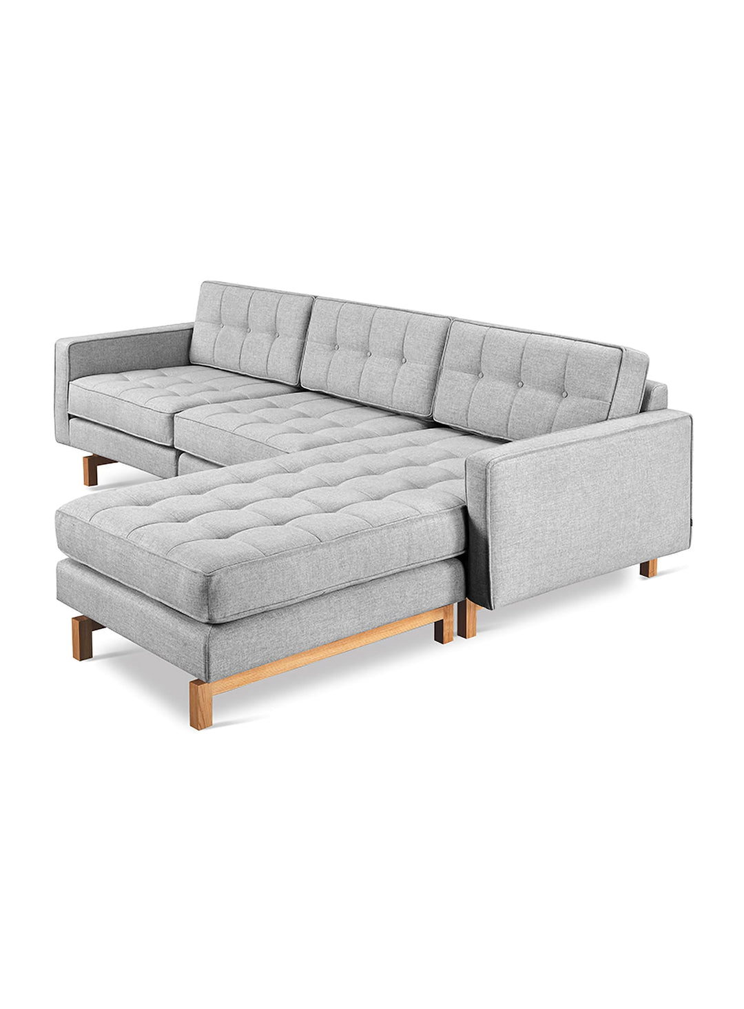 Sofa bi-sectionnel Jane 2 Gus* Modern, équilibre entre rétro et moderne. bayview silver