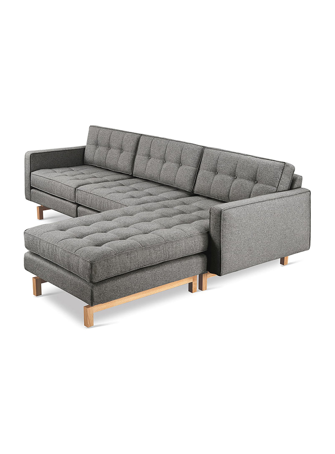 Sofa bi-sectionnel Jane 2 de Gus* Modern, proportions affinées et design iconique. parliament stone