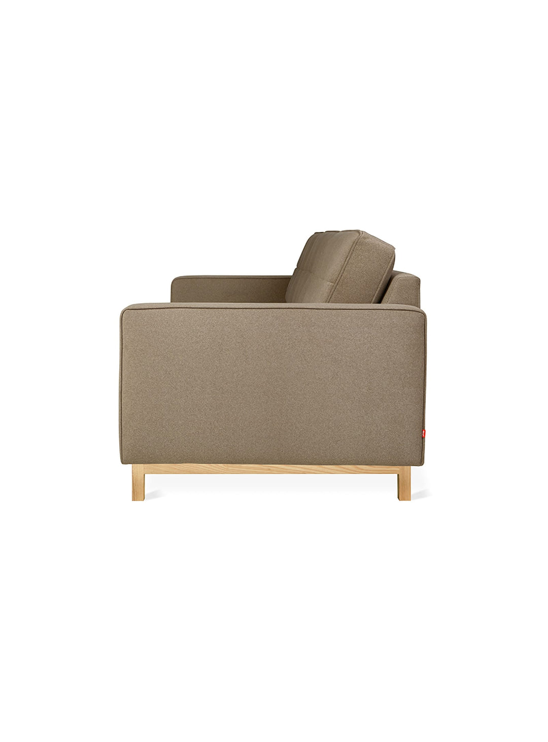 Sofa Gus* Modern Jane 2, parfait pour un intérieur vivant et chaleureux. merino mocha