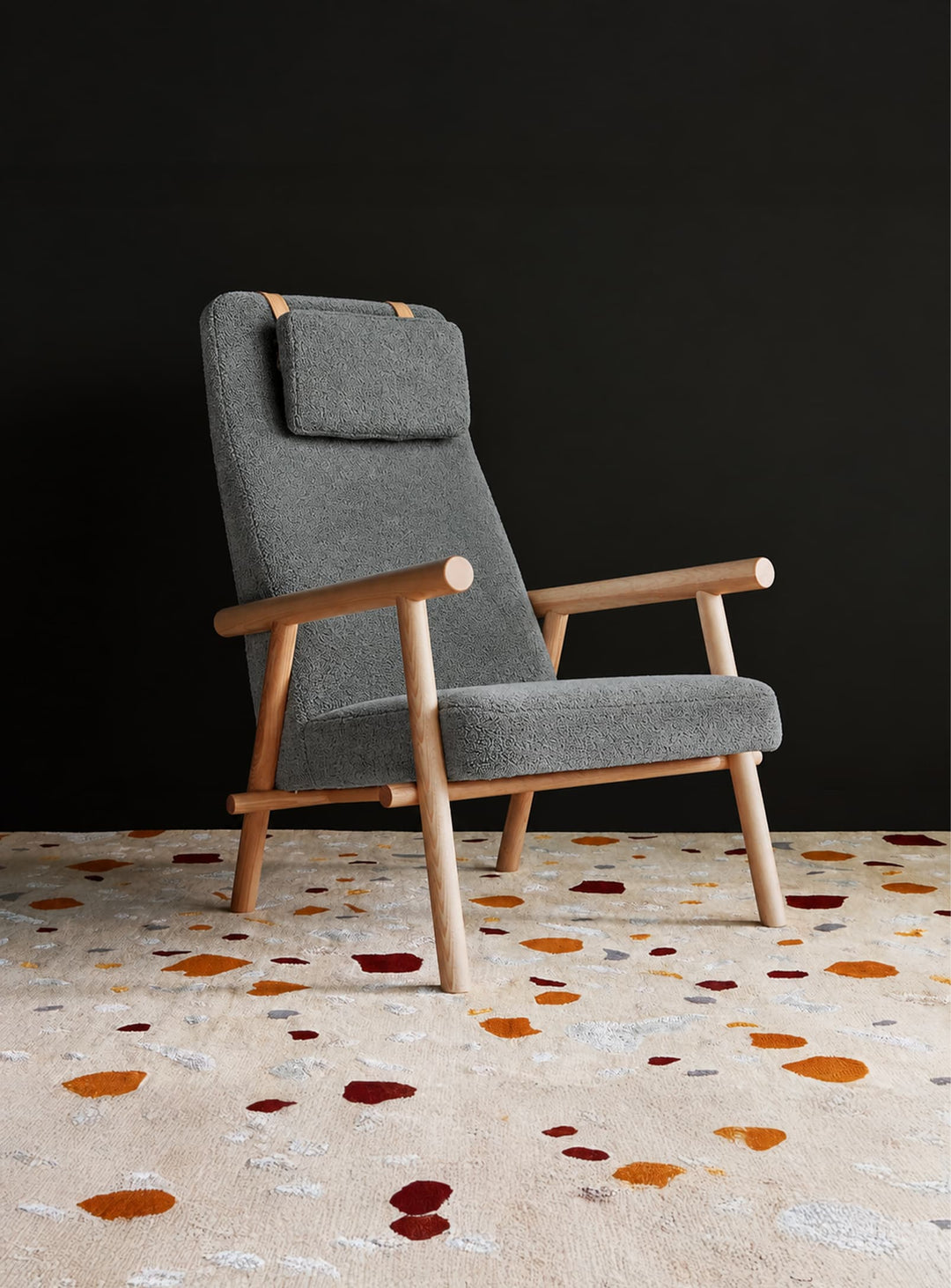 Labrador de Gus* Modern est un fauteuil qui évoque le calme et la légèreté, avec des éléments réduits à leurs formes essentielles. auckland bluff