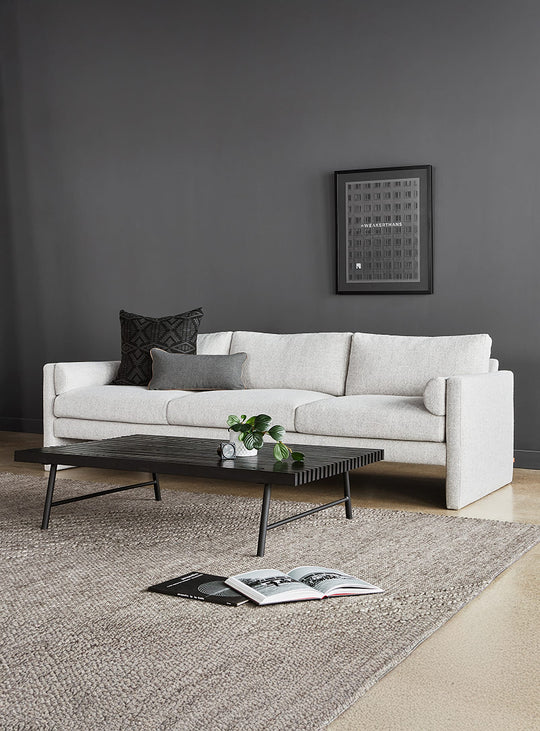 Sofa Laurel Gus* Modern, soutien confortable grâce aux traversins latéraux. robarts sauble