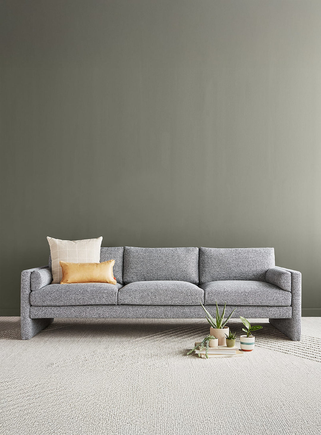 Sofa Laurel Gus* Modern, silhouette graphique et douceur nordique. robarts granite