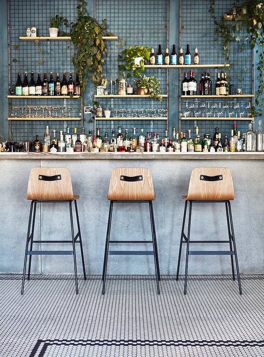 Tabouret de bar Lecture de Gus* Modern, design scolaire revisité et moderne. frene 