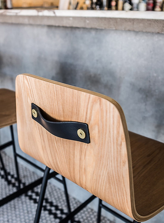 Tabouret de bar Lecture Gus* Modern, look scolaire classique avec finition contemporaine. frene