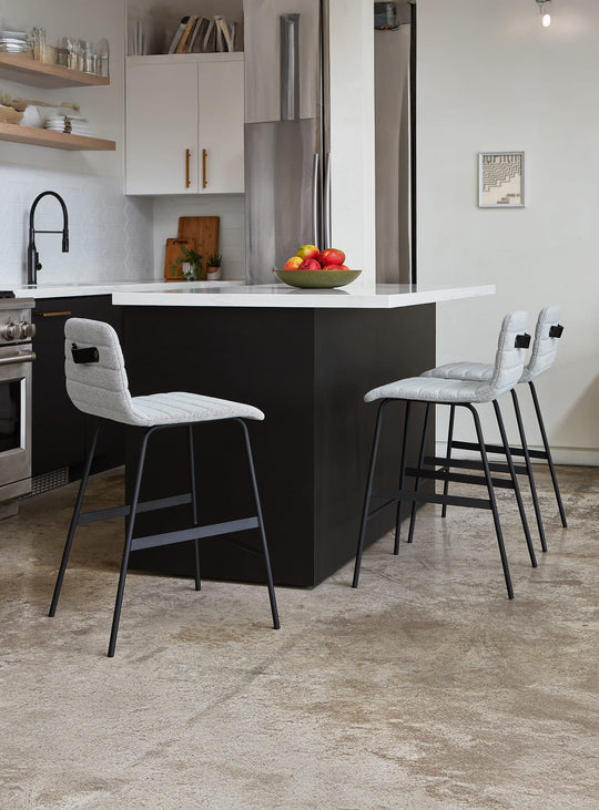 Tabouret de comptoir Lecture de Gus* Modern, confort moderne et style épuré. pixel shale