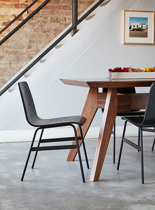 Chaise Lecture Gus* Modern, idéale pour espaces design et fonctionnels. frene noir