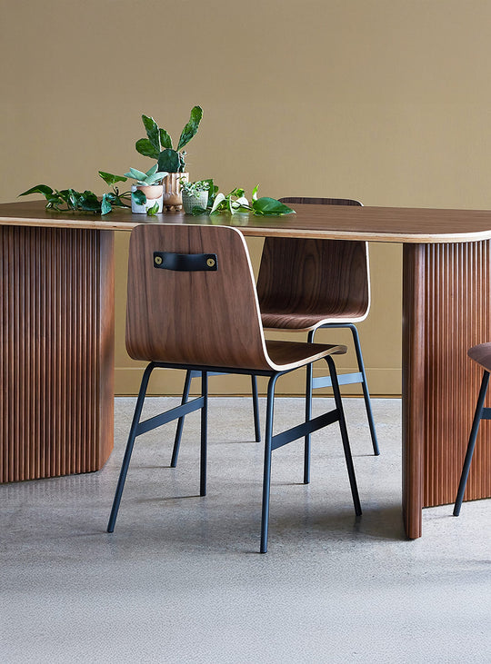 Chaise Lecture Gus* Modern, contreplaqué robuste et style contemporain. noyer