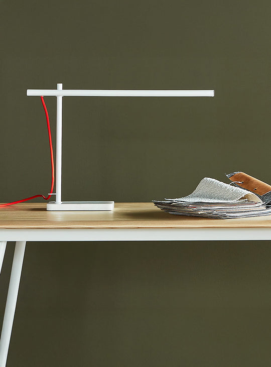 Lampe de table Lewis Gus* Modern, design Bauhaus moderne et épuré. blanc