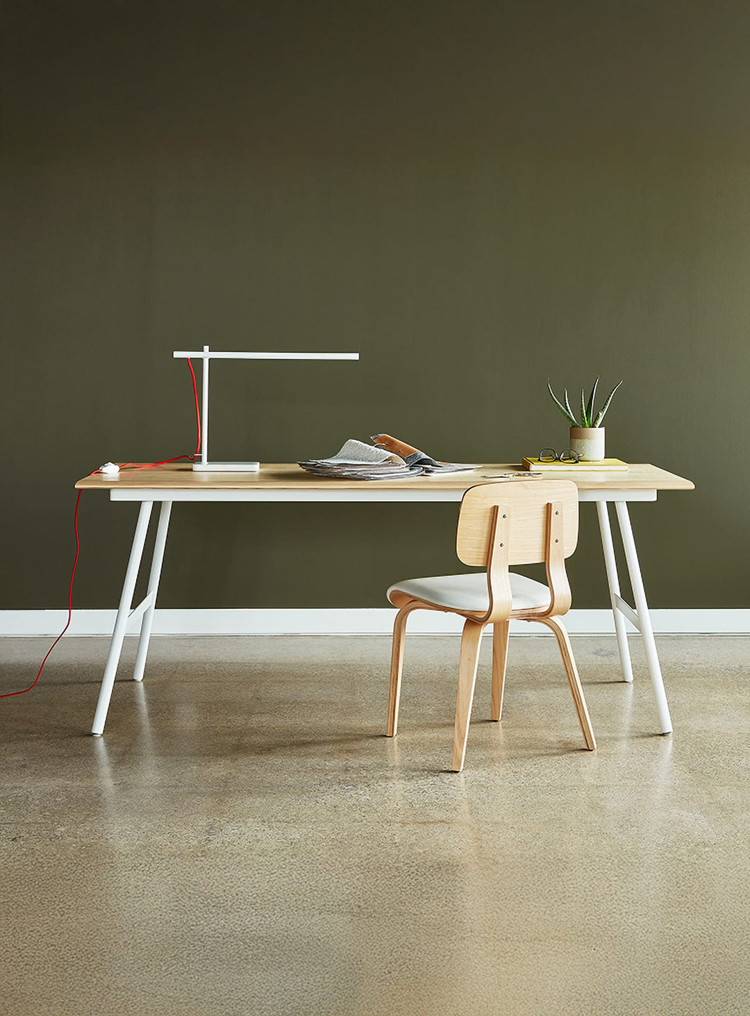 Lampe de table Lewis Gus* Modern, mélange chic de marbre et touches rétro. blanc