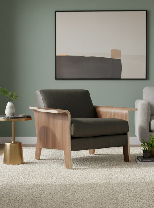 Fauteuil Lodge de Gus* Modern : style Mid-Century et confort contemporain. Cuir Vegan Licorice.