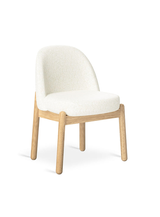 Chaise Malloy de Gus* Modern : chaise bois design, assise confortable et look élégant. lundy vista