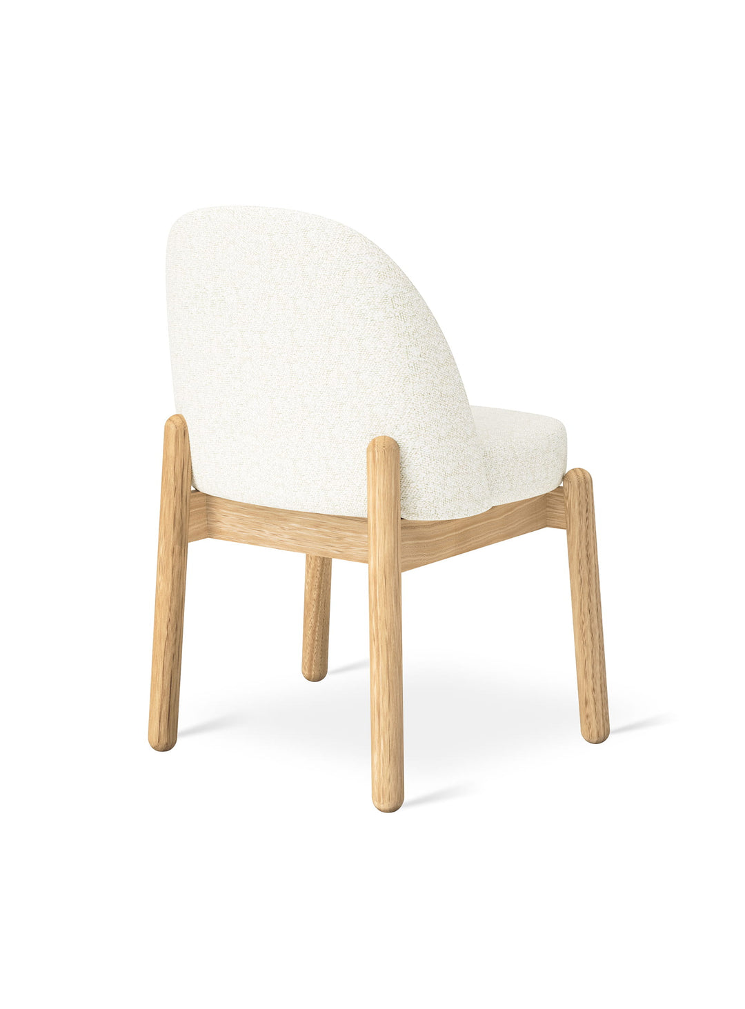 Chaise Malloy de Gus* Modern : chaise design, dossier enveloppant et confort durable. lundy vista