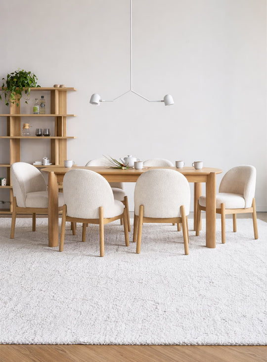 Chaise Malloy de Gus* Modern : chaise salle à manger élégante, tissu texturé et bois. lundy vista