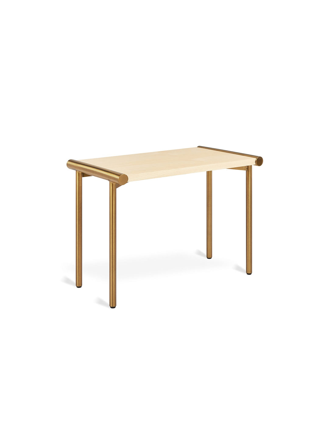 La table d’appoint Manifold de Gus* Modern allie bois naturel, acier et design épuré. frene et laiton