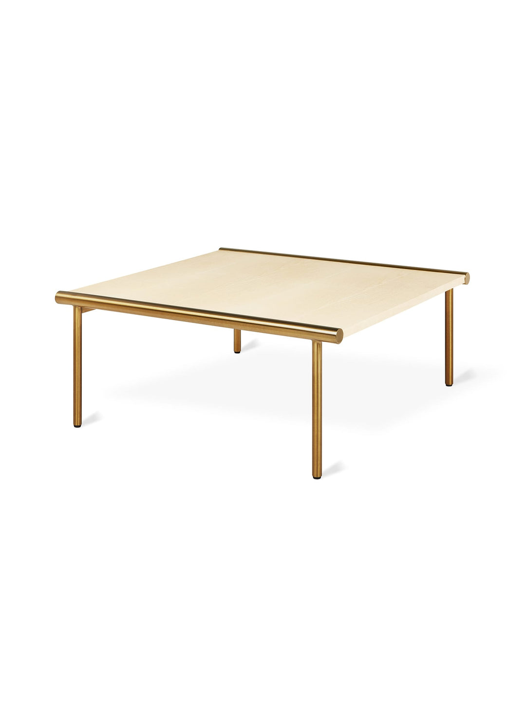 Table à café carré Manifold de Gus* Modern, style épuré et moderne pour votre salon. frene et laiton