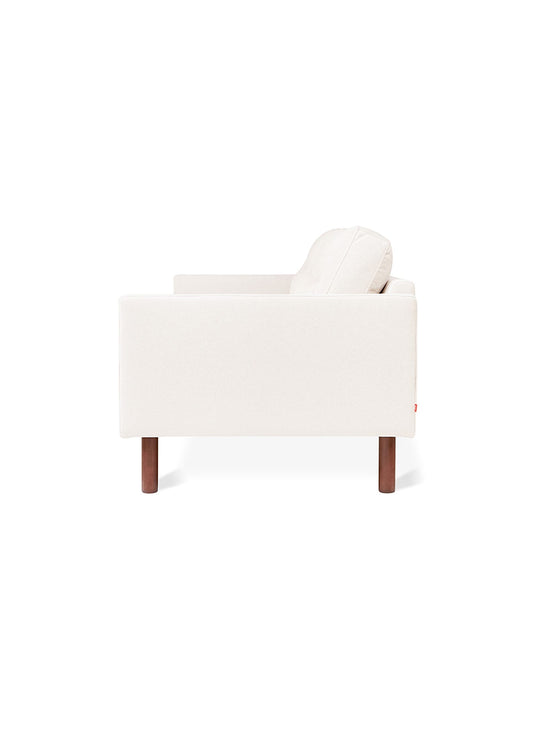 Sofa Gus* Modern Miller, rétro contemporain et confort durable. merino cream