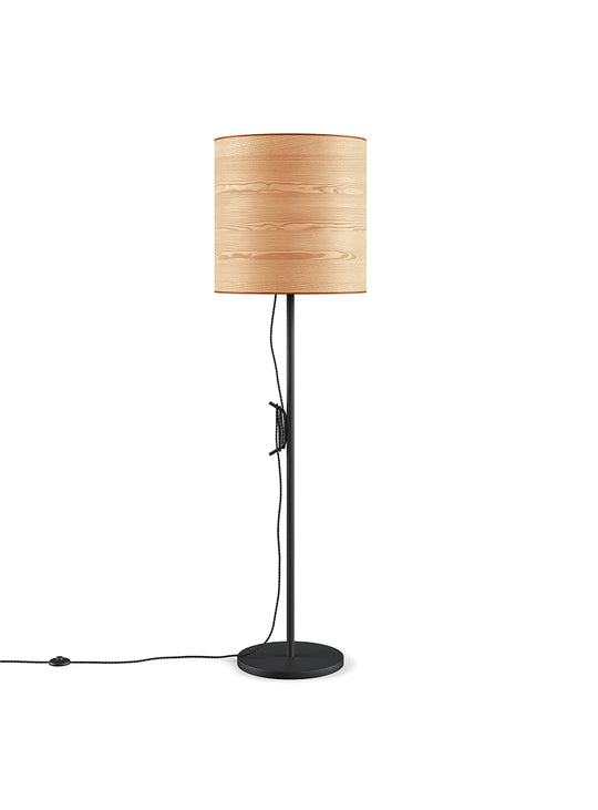 Lampe sur pied Milton Gus* Modern, abat-jour en bois naturel et ambiance chaleureuse.