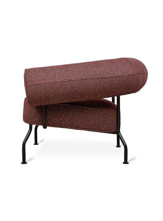 Fauteuil Mirador de Gus* Modern : fauteuil contemporain, style graphique et élégant. jubilee sangria