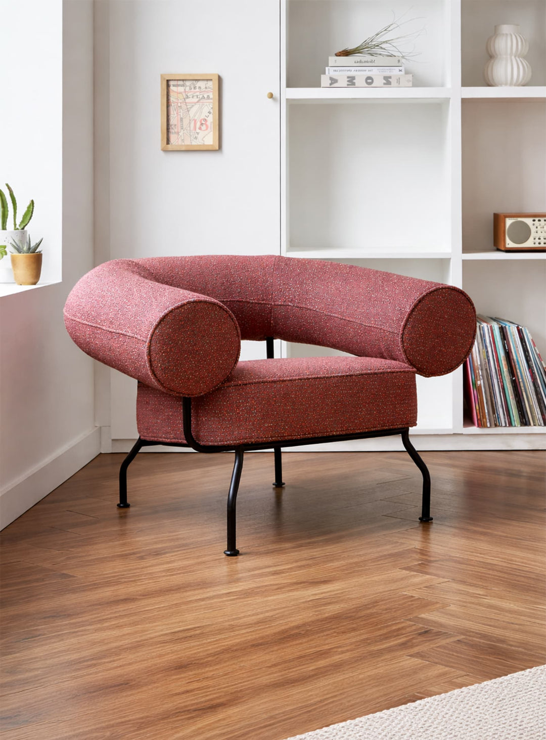 Fauteuil Mirador de Gus* Modern : fauteuil design sculptural, style contemporain audacieux. jubilee sangria