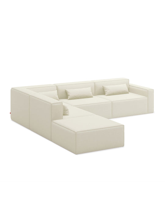 Sofa sectionnel 5 places Mix Modular de Gus* Modern, design aligné et moderne. mowat sand