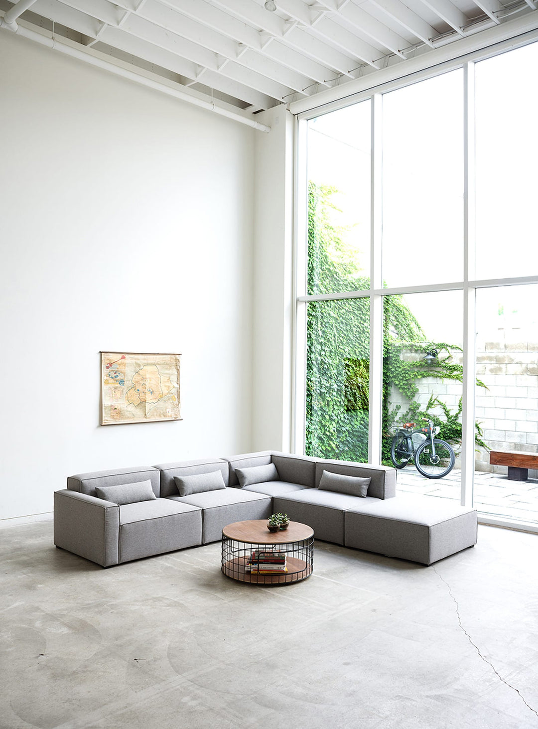 Sofa sectionnel 5 places Gus* Modern Mix Modular, look contemporain et structuré. parliament stone