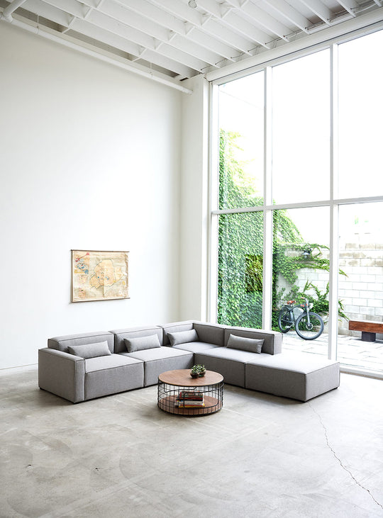 Sofa sectionnel 5 places Gus* Modern Mix Modular, look contemporain et structuré. parliament stone
