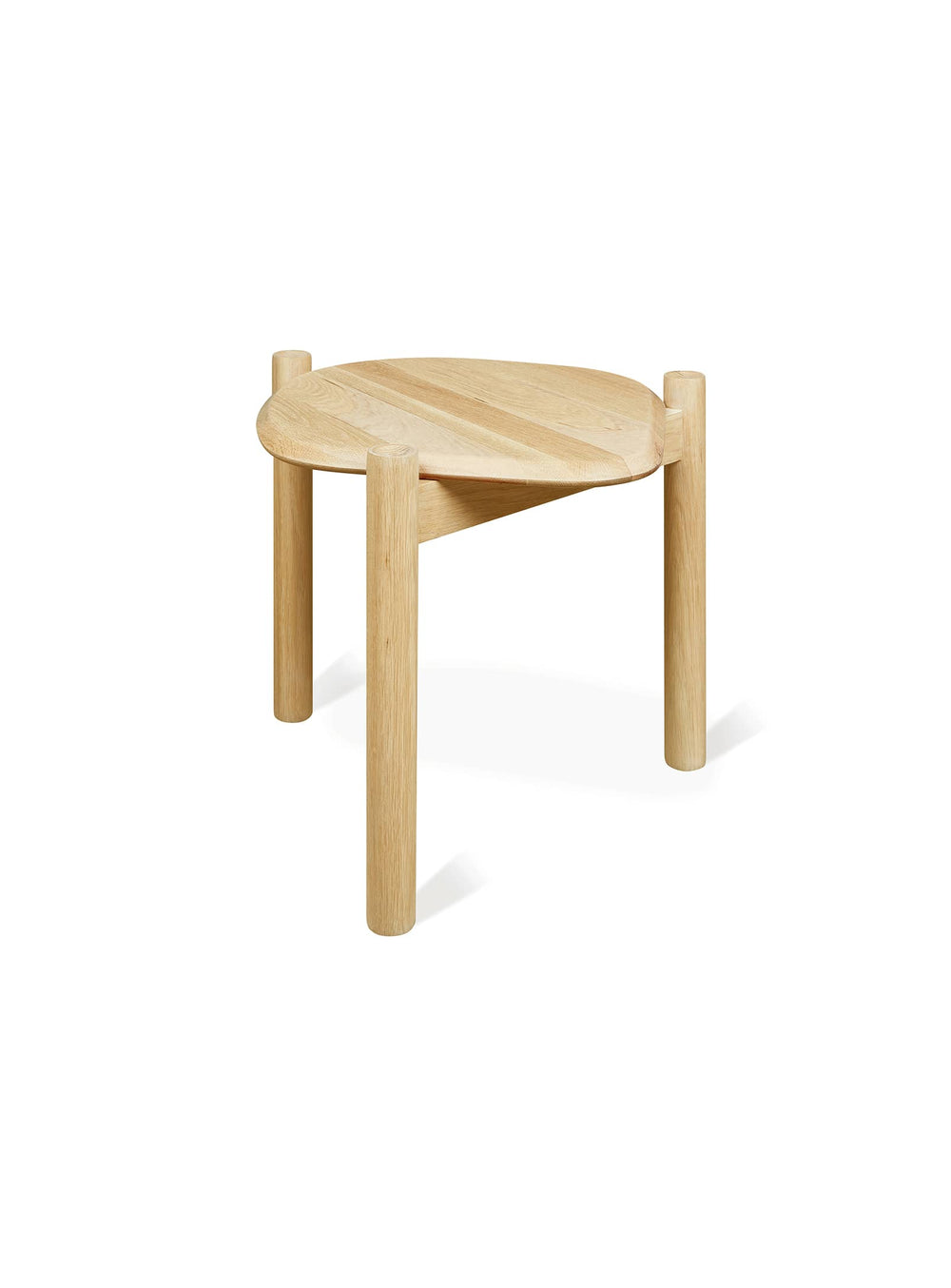 Gus* Modern Monarch, la table d’appoint sculpturale en bois massif certifié FSC®. chene royal