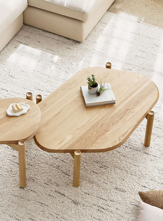 Table à café Monarch de Gus* Modern : design organique et élégance naturelle. chêne royal