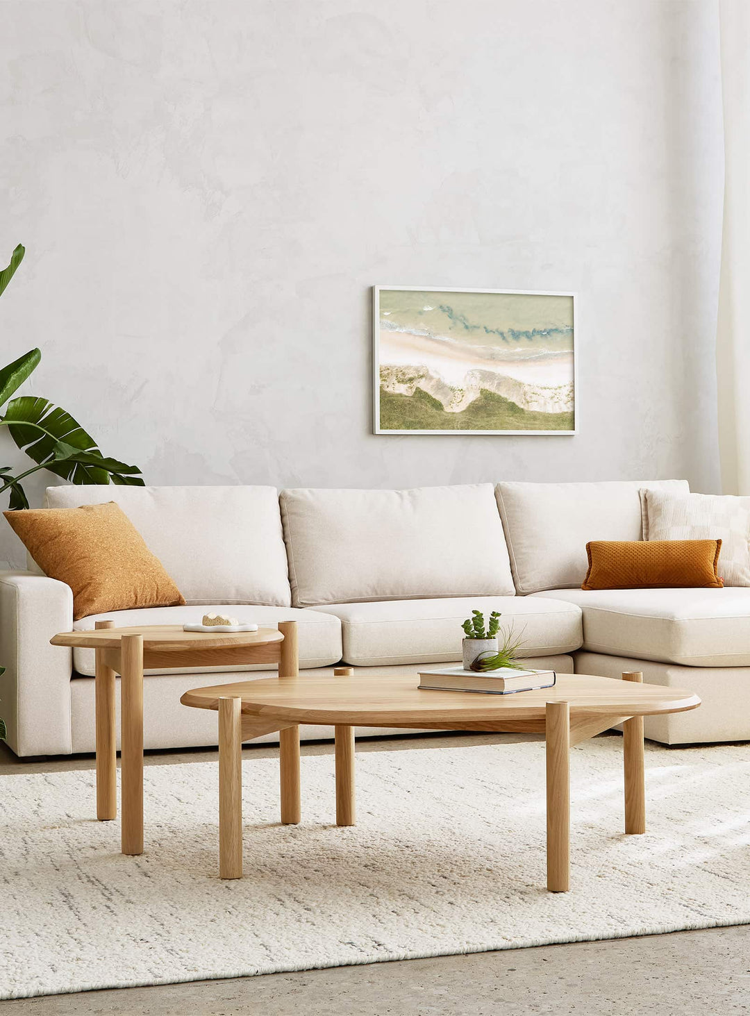 Monarch par Gus* Modern, table à café élégante au grain de bois naturel. chêne royal