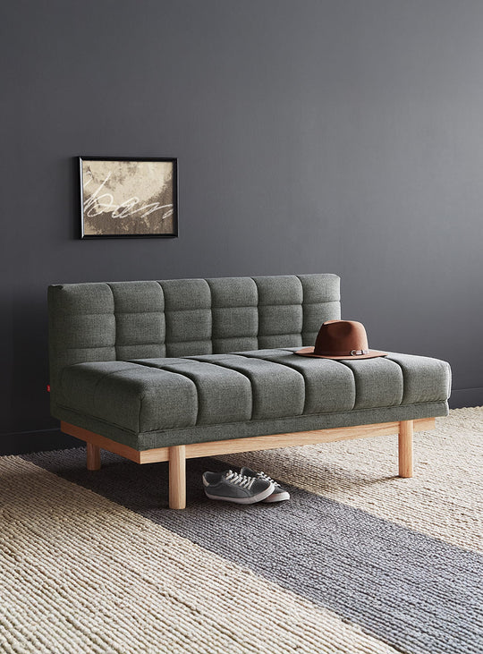 Lounge Gus* Modern Mulholland, capitonnage sculptural et style moderne. caledon cinder