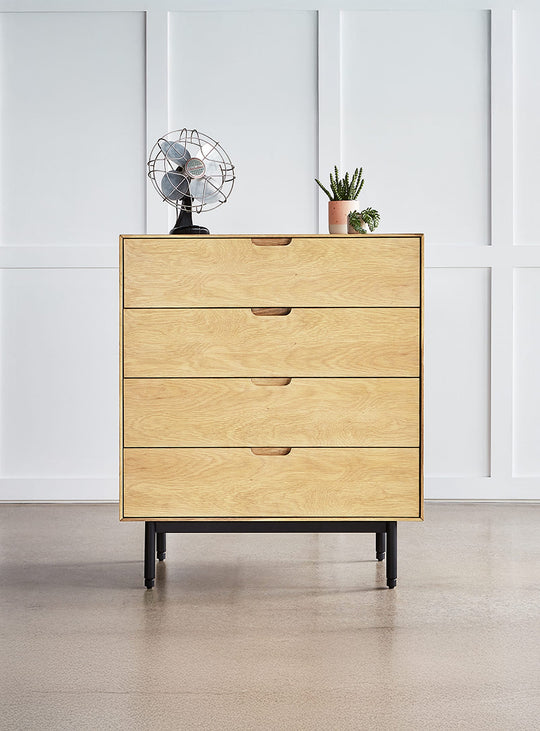 Commode Munro 4 tiroirs Gus* Modern, rangement généreux et esthétique minimaliste. chene blanc