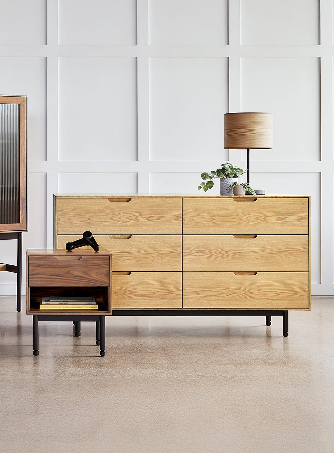 Commode Munro 6 tiroirs Gus* Modern, construction solide et style moderne intemporel. chene blanc