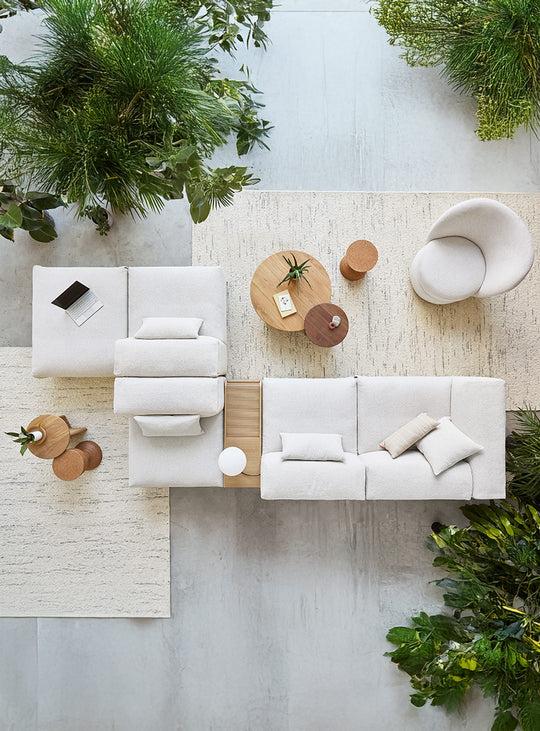 Collection modulaire Gus* Modern Nest, allure structurée et confort enveloppant. morris fog