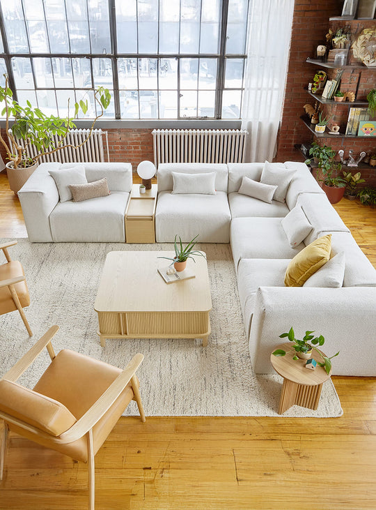 Sofa sectionnel 5 Gus* Modern Nest, structure généreuse et design contemporain. morris bone