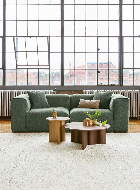 Sofa 2 places Gus* Modern Nest, confort luxueux et modularité intelligente. morris pine.