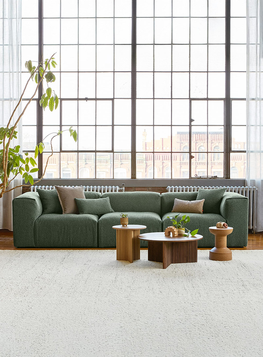 Sofa 3 places Gus* Modern Nest, modularité fluide et élégance contemporaine. morris pine.