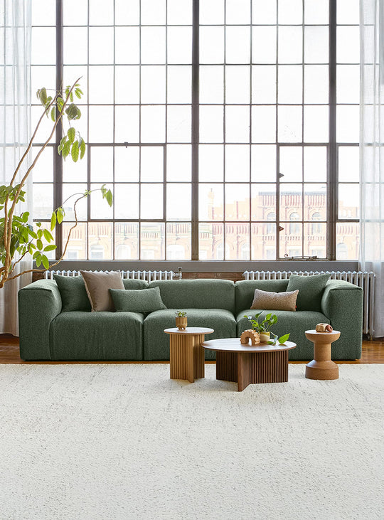 Sofa 3 places Gus* Modern Nest, modularité fluide et élégance contemporaine. morris pine.