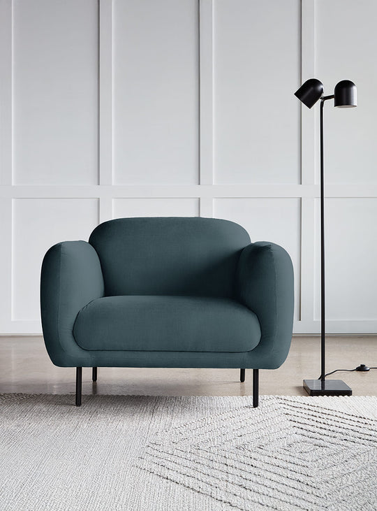Fauteuil Gus* Modern Nord, confort enveloppant et charme rétro moderne. casella slate
